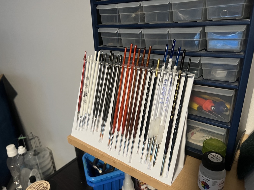 (Near) Vertical Paintbrush Stand