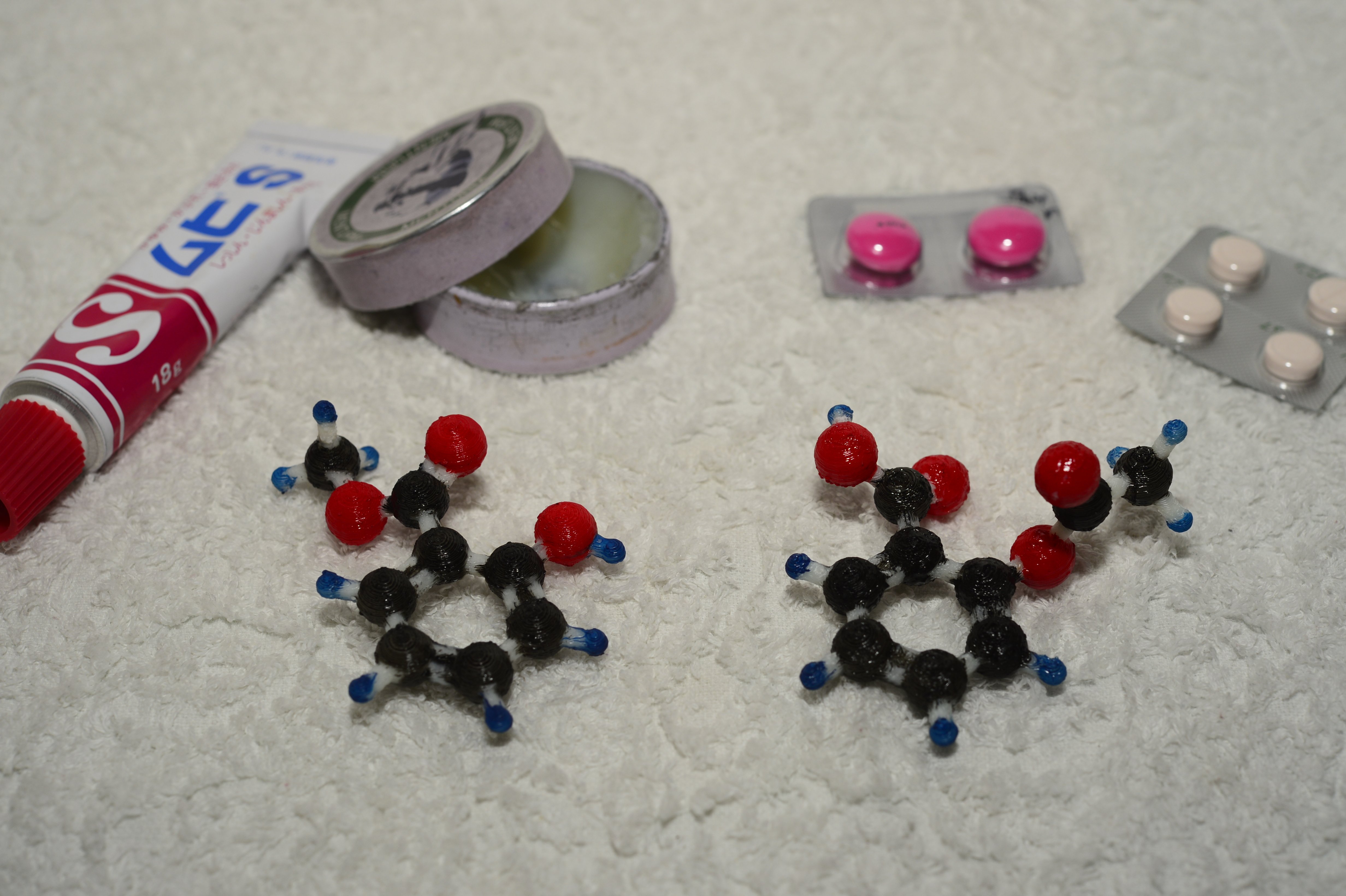 Wintergreen oil and Aspirin - OpenSCAD generated from chemical SDF files