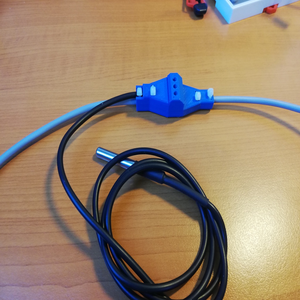 Cable Y-splitter not only for OneWire bus.