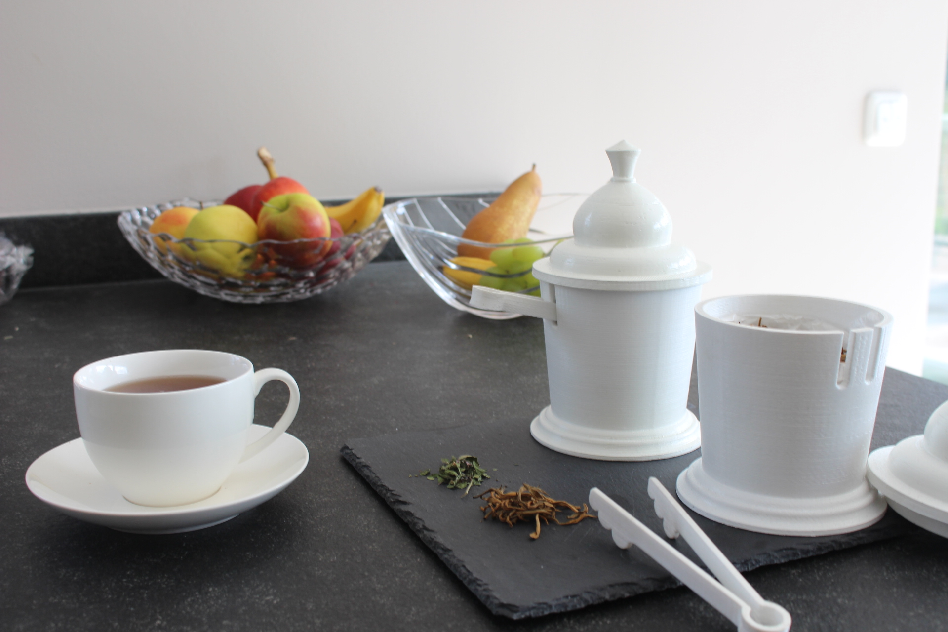 Tea caddy