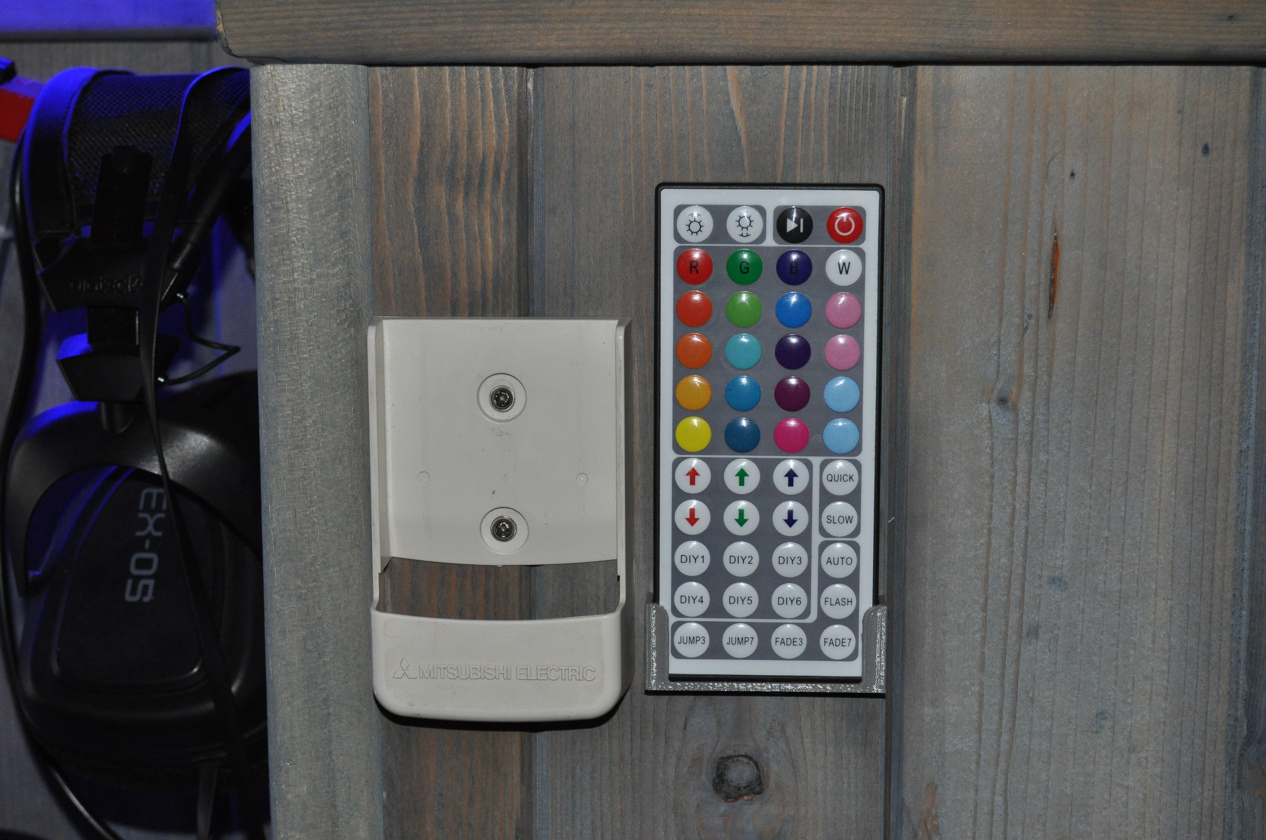 Soporte Mando Led // Stand for Led Controller