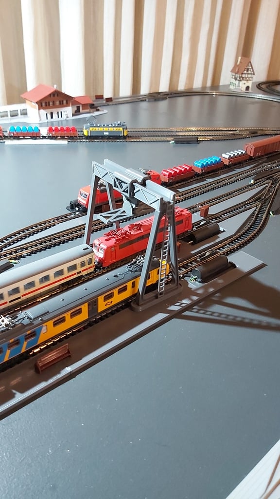 N Scale Container Crane