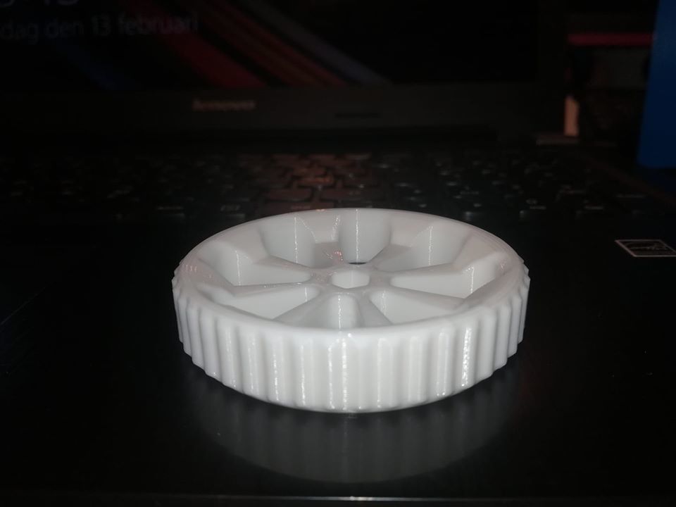 Easy printed bed levelling knob with M4 nyloc nut for Ender 5 (and more)