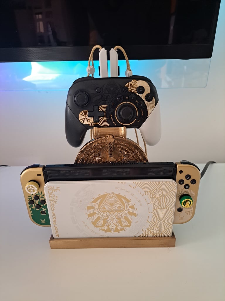Zelda Tears of the kingdom Switch dock with pro controller, straps and game sd card holder