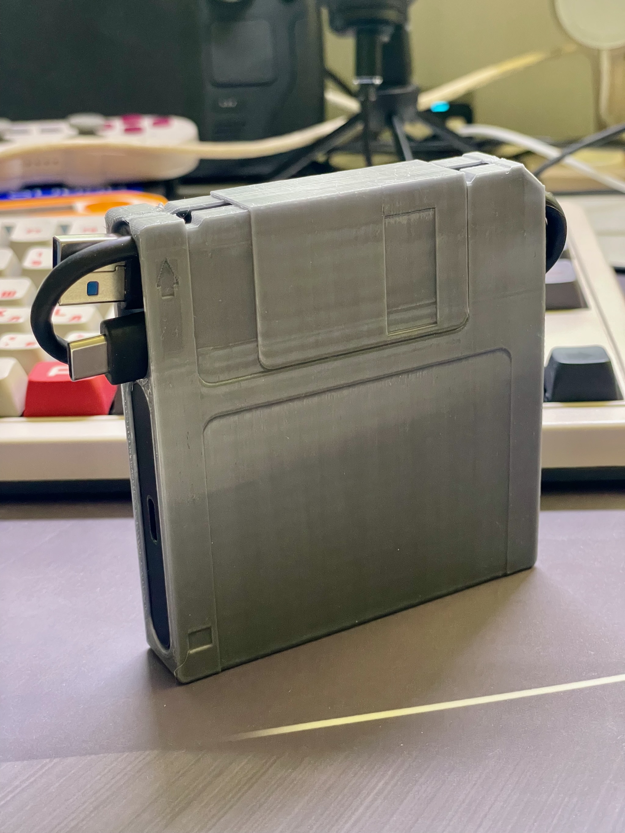 Samsung T5 SSD case with cable holder and ejection hole