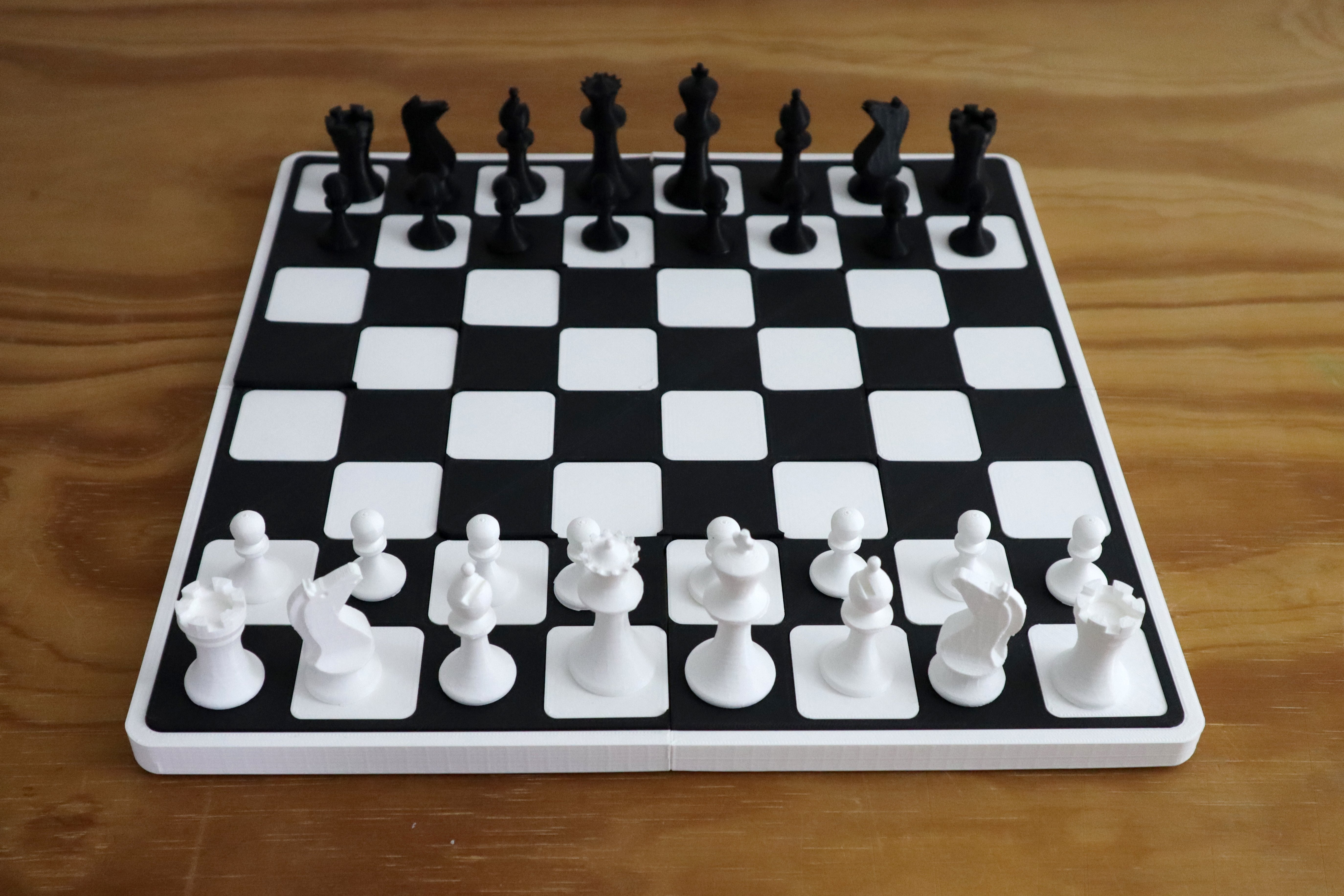 Complete Chess set (pieces + chess board). Easy to print (no support required) Enjoy :)