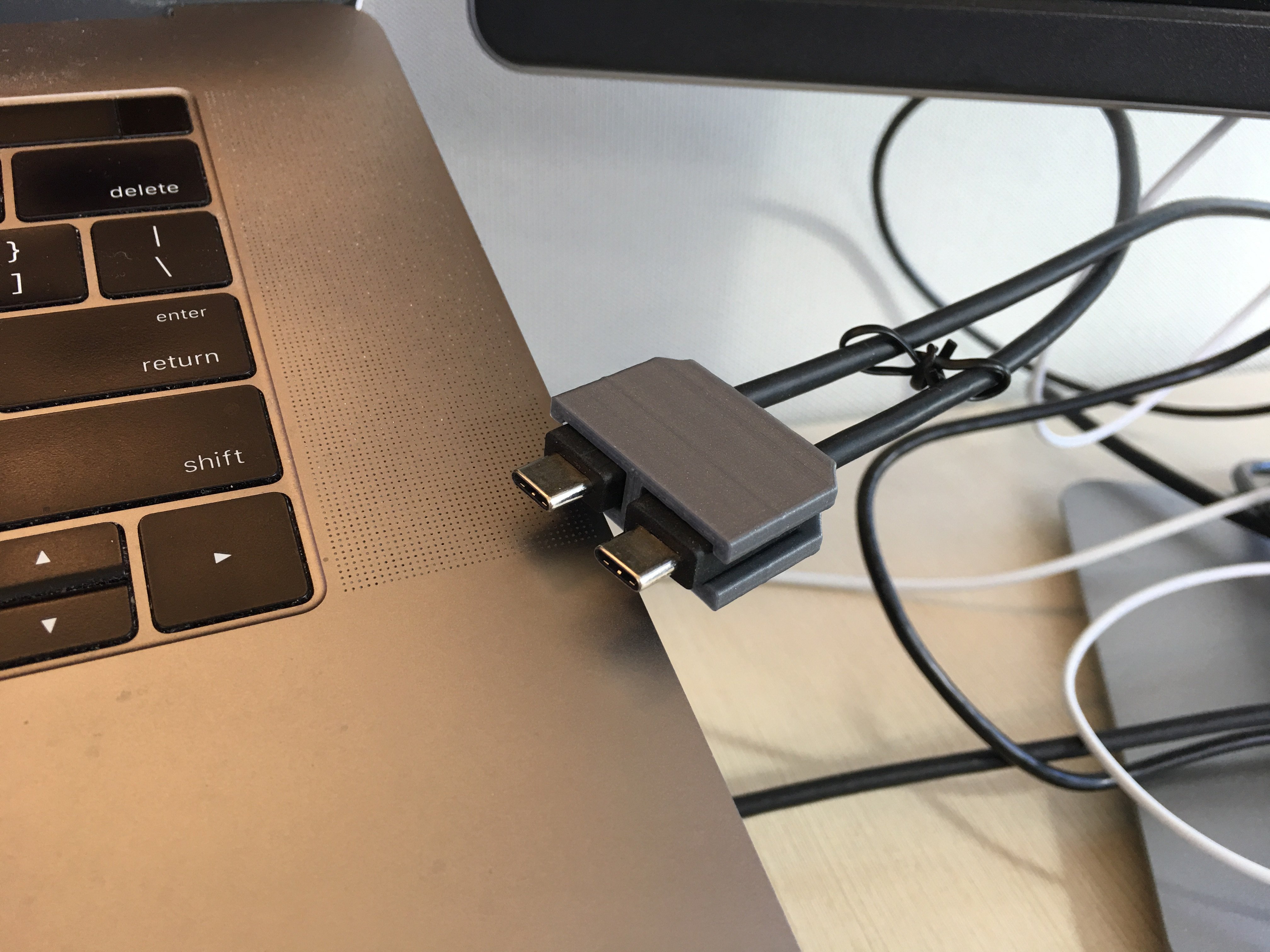 USB-C display couple