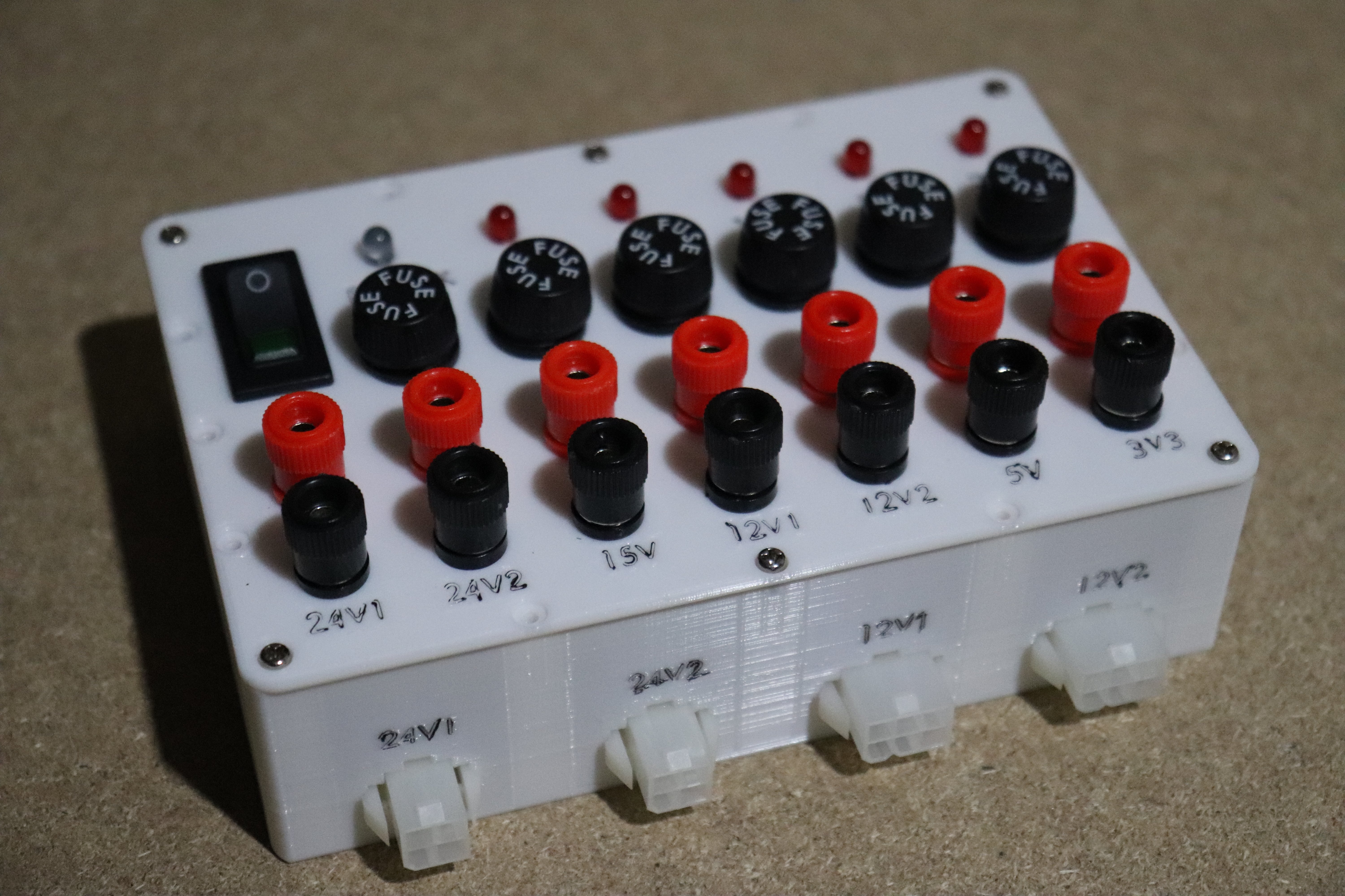 ATX Workbench DC Power Splitter & fuses & 24 Minifit JR & Bannana Plug