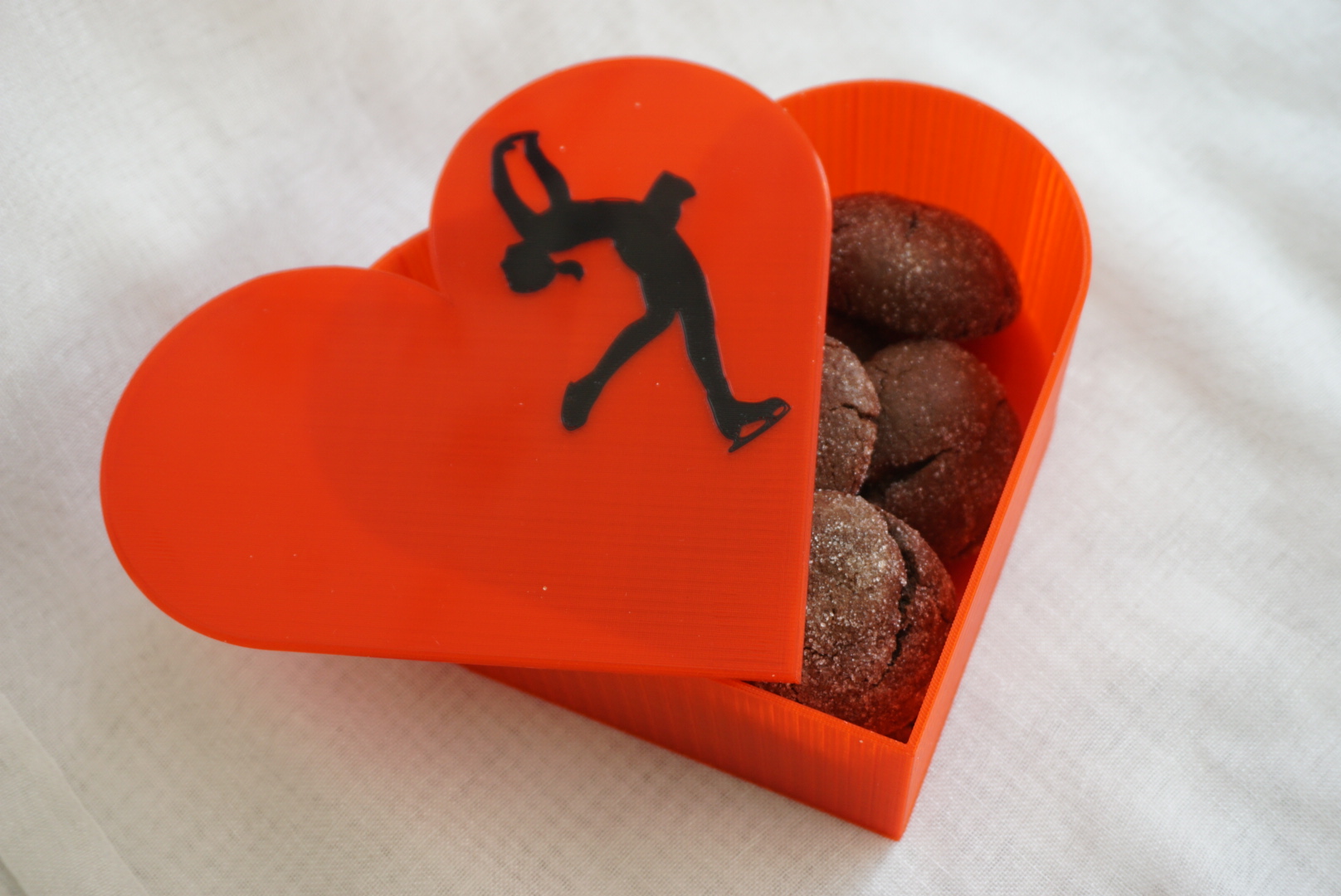 Heart box with ice-skater