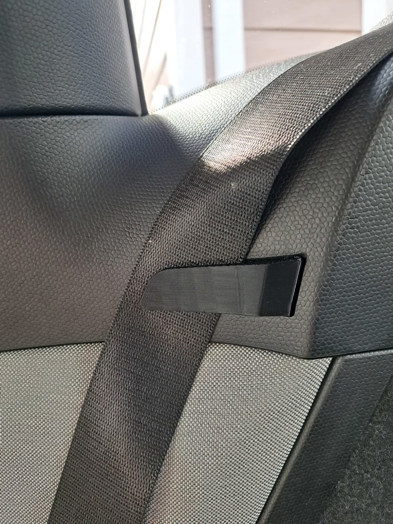 BMW i3 rear seatbelt clip