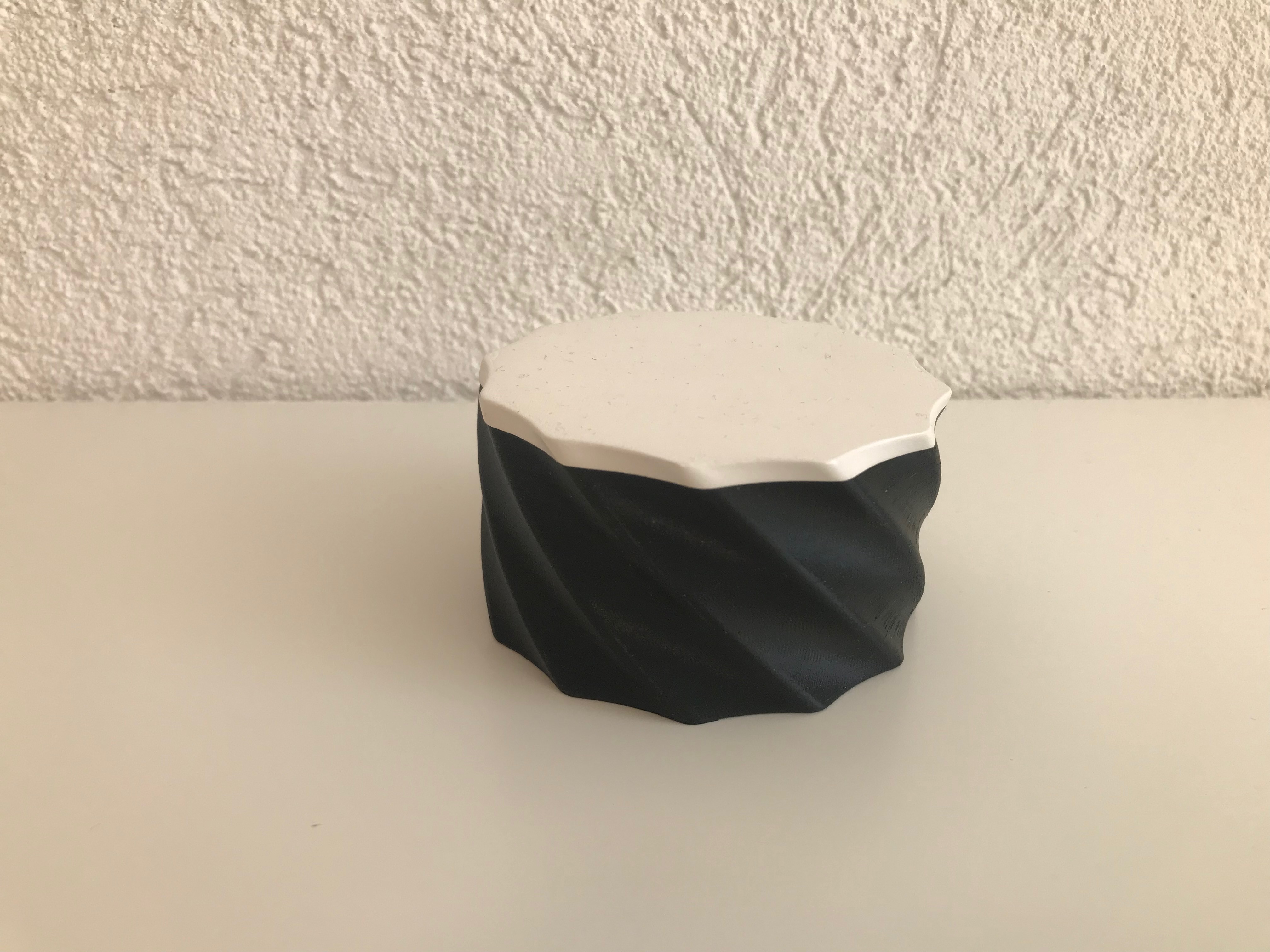 Twist Container