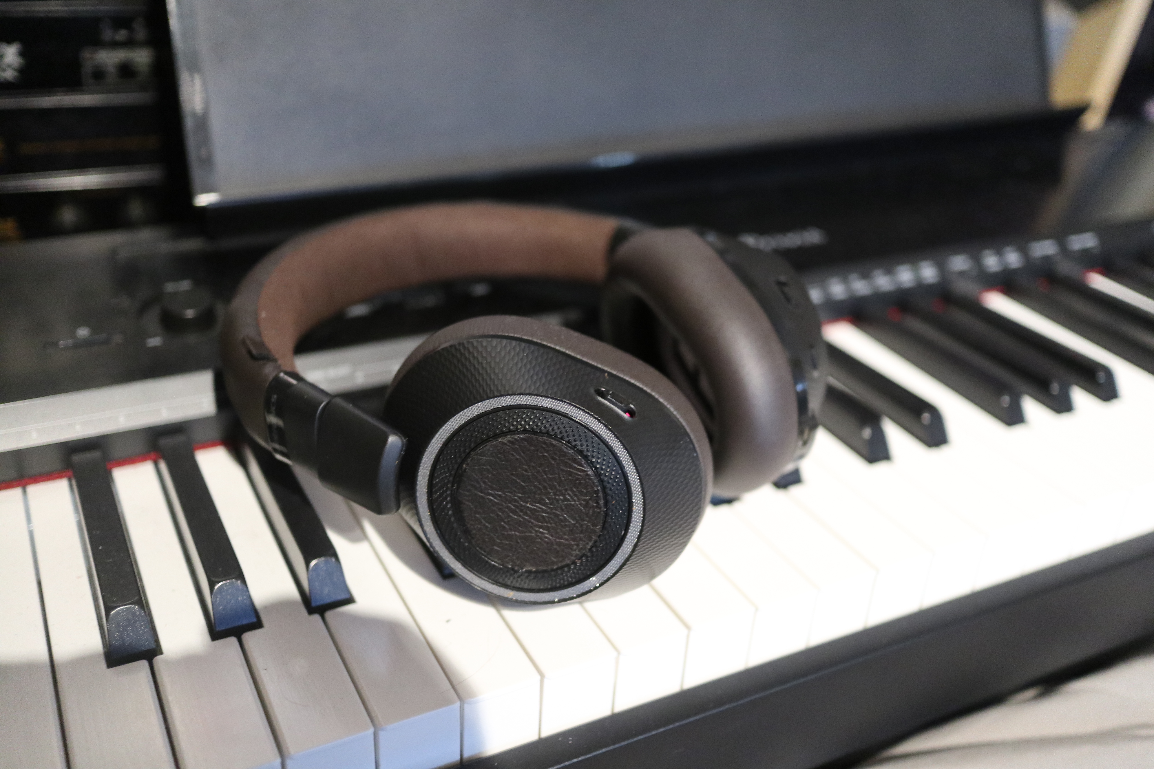 Plantronics BackBeat PRO 2 buttons mod