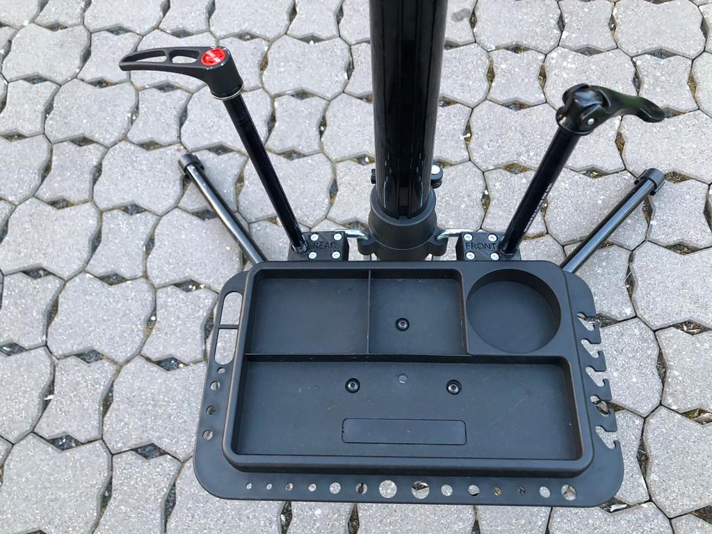 Axle holder for bike working stand