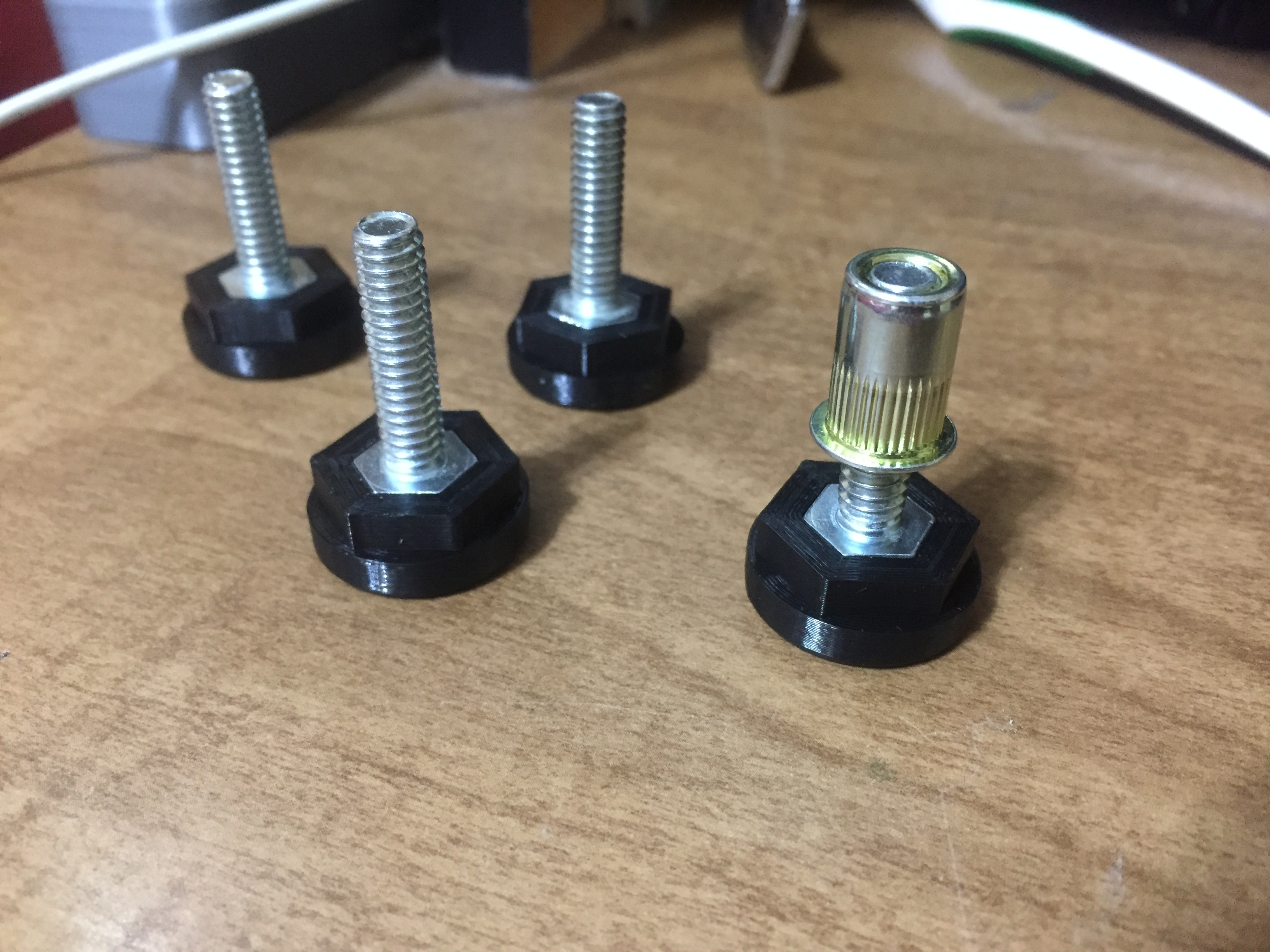 Leveling foot for 1/4" bolt