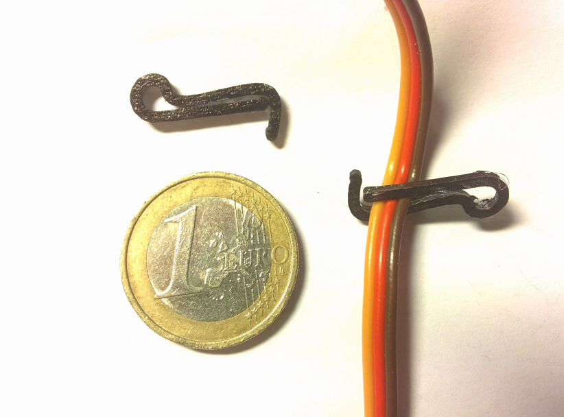 smal CabeClip