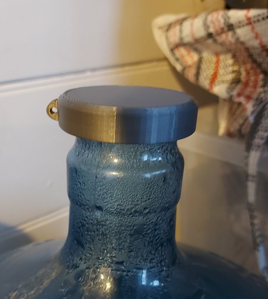 Lid for 5 Gallon / 19L Water Jug with attachment