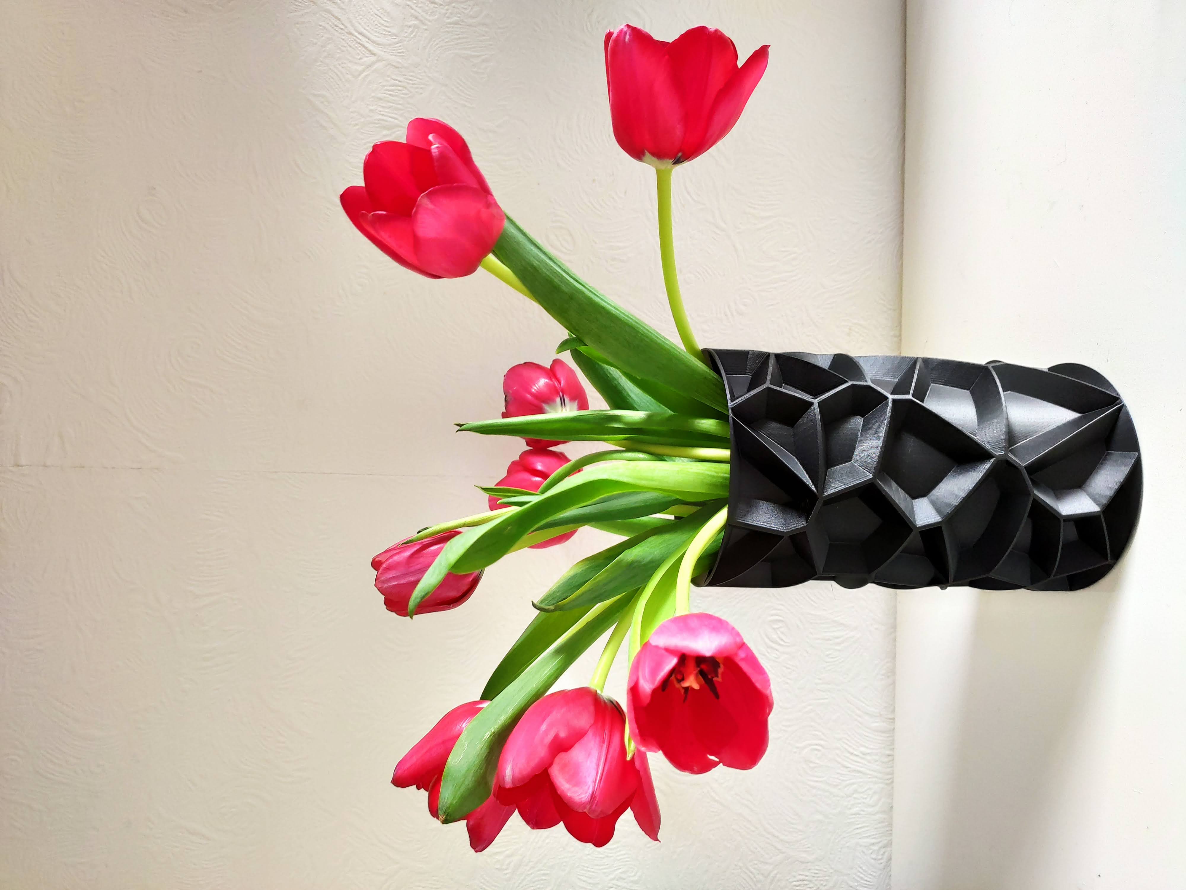 Cylindrical Spiral Voronoi Vase