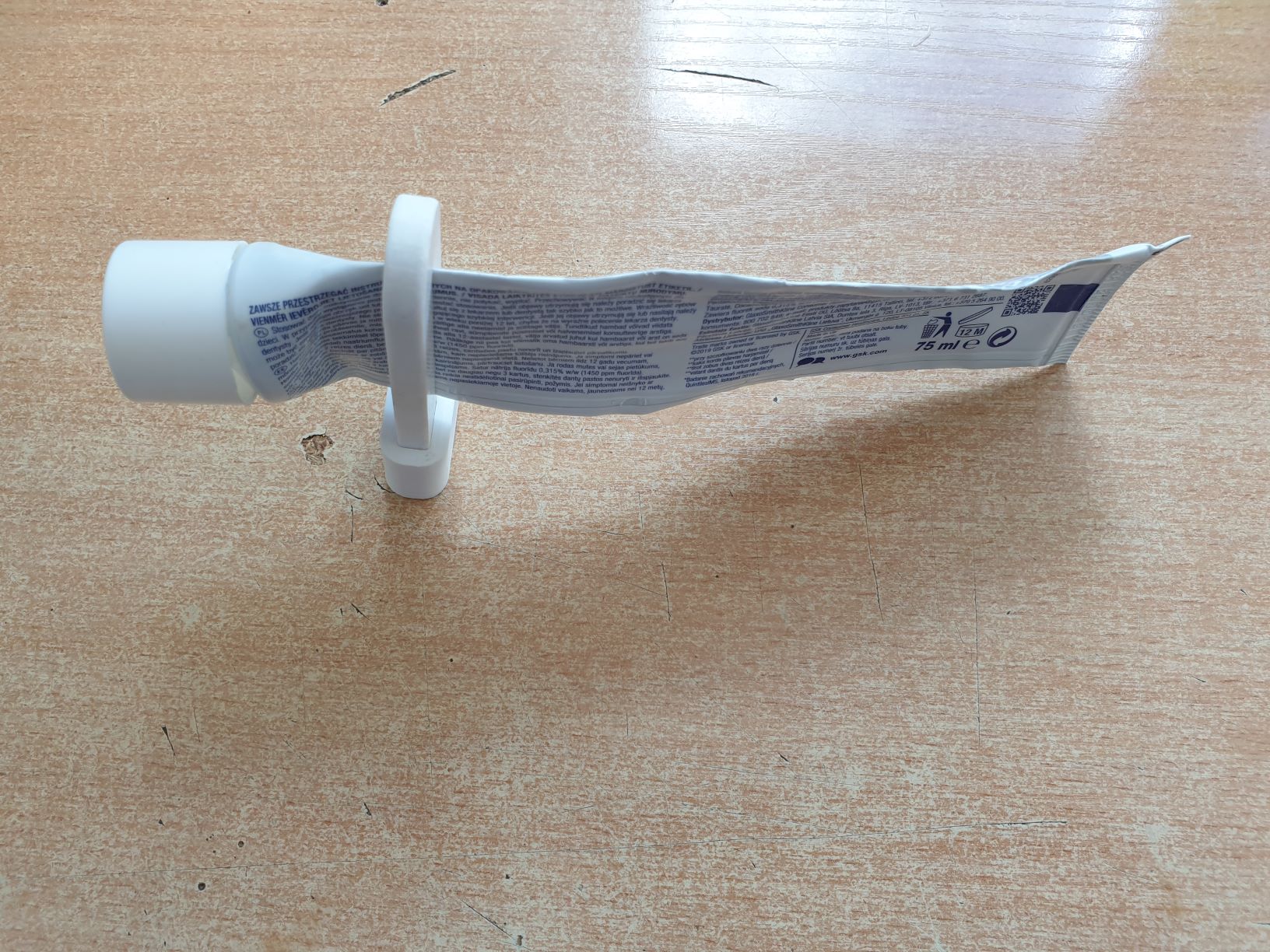 Tootpaste squeezer