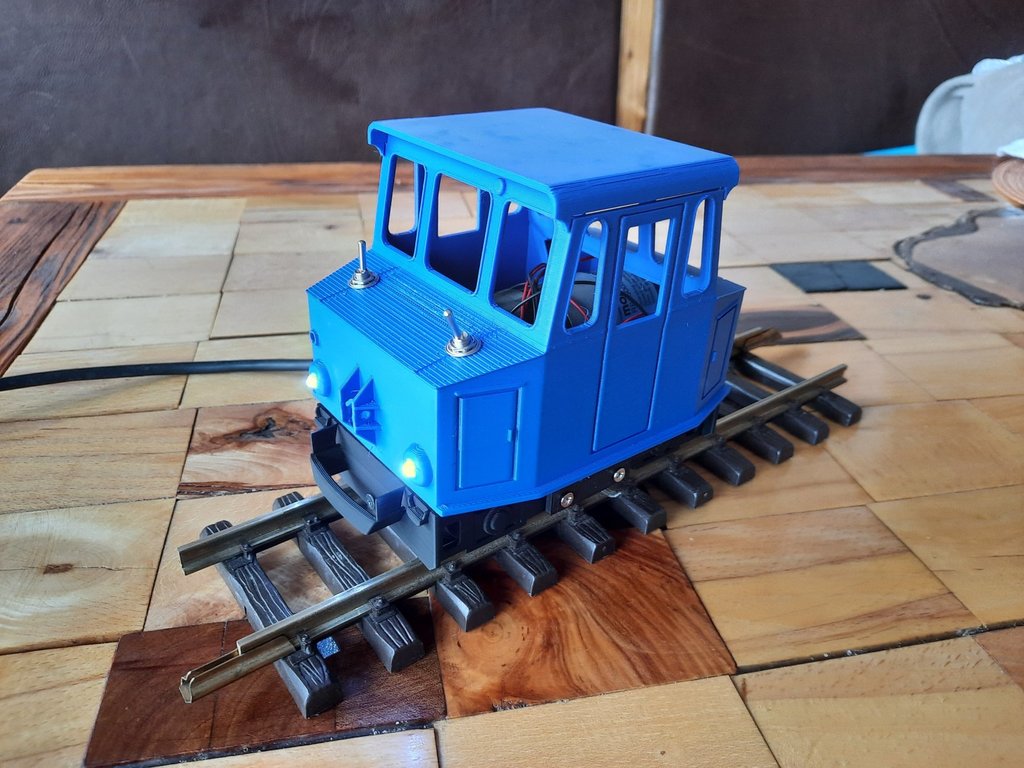 Remix of "G scale switcher loco EL-16" with printable drive of  "Trambahn Flexity-2 Spur G 1:22 (LGB)" 
