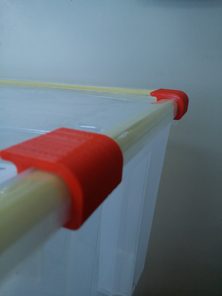 Lid clip for plastic storage box