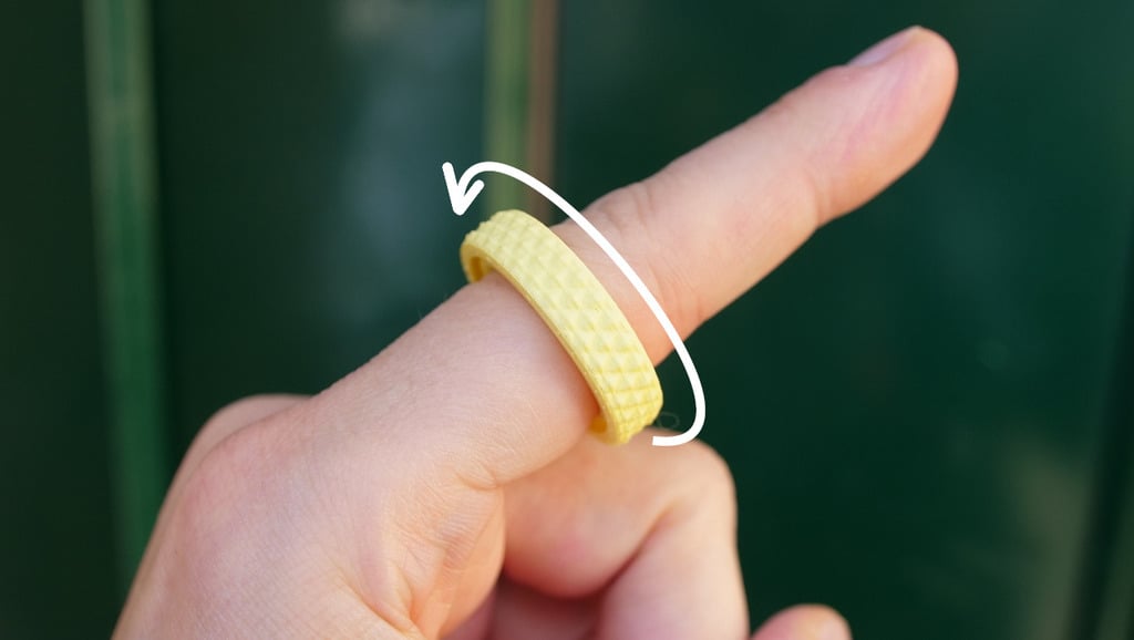 En 3D printad ring som går att snurra på fingret