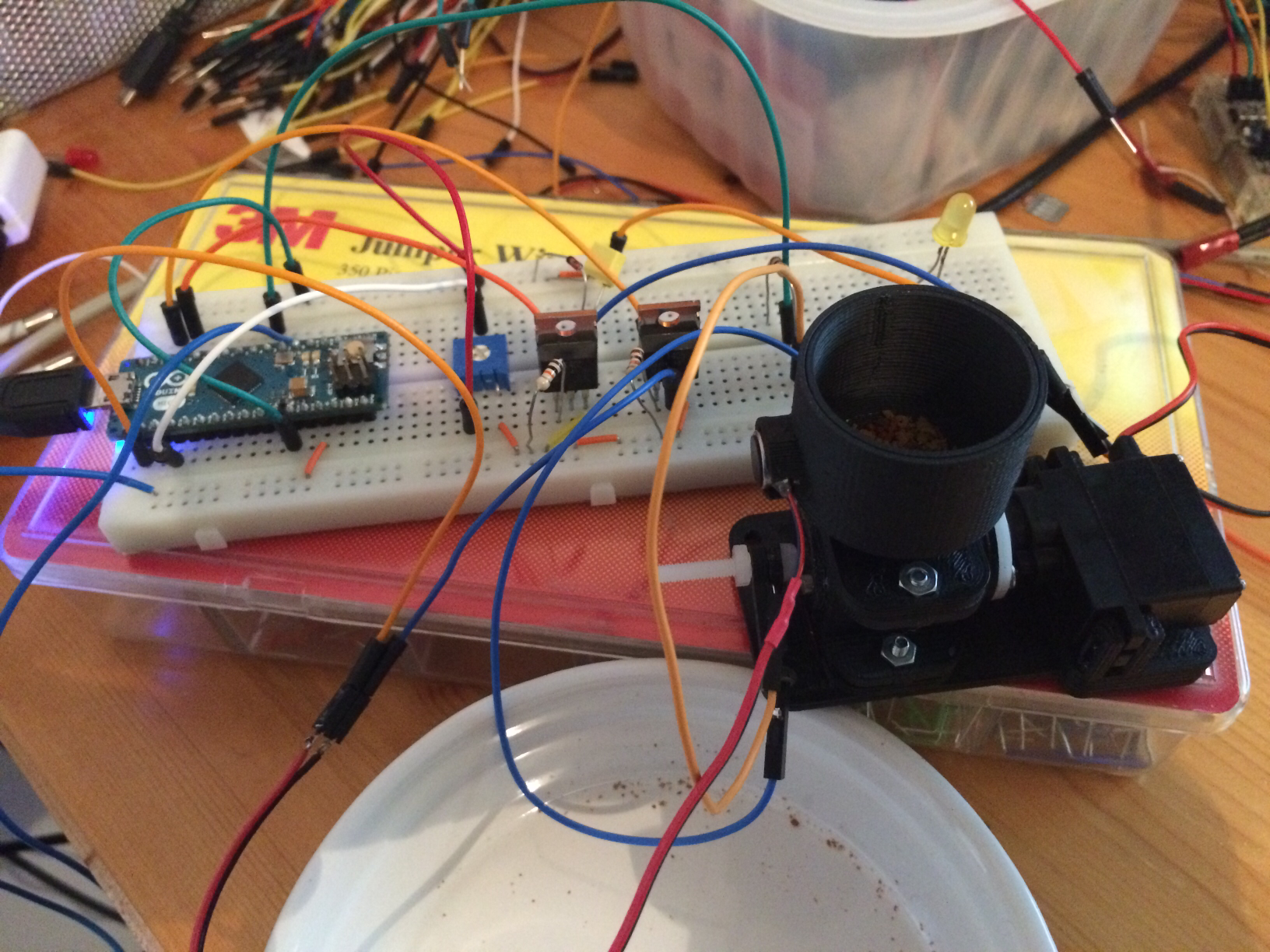Compact Fish Feeder