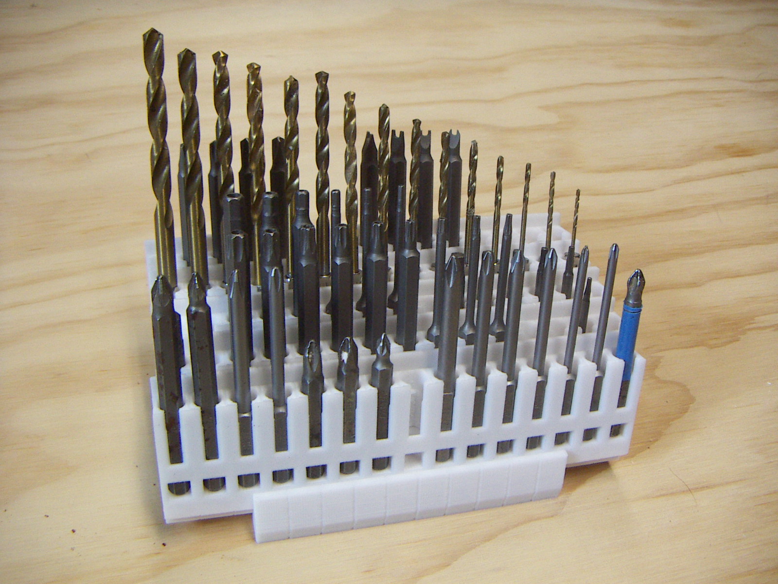 Any size hex quick-change bit holder with locking hinge