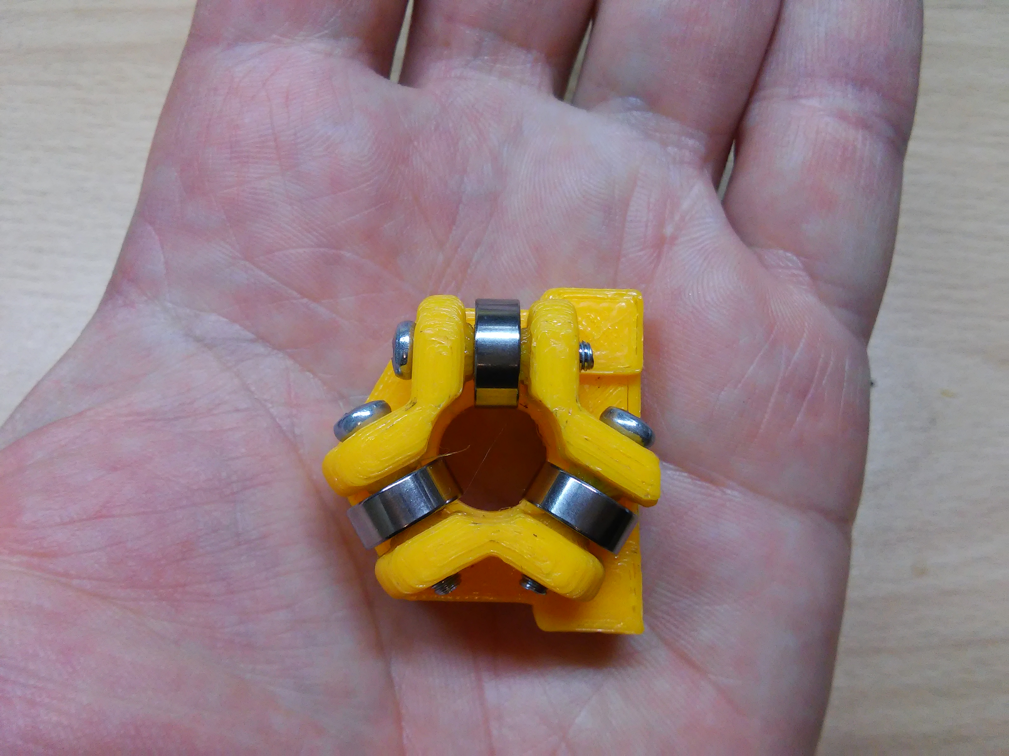 Bearing block for 8 mm shaft, 3 x 623zz bearings at 120 degrees