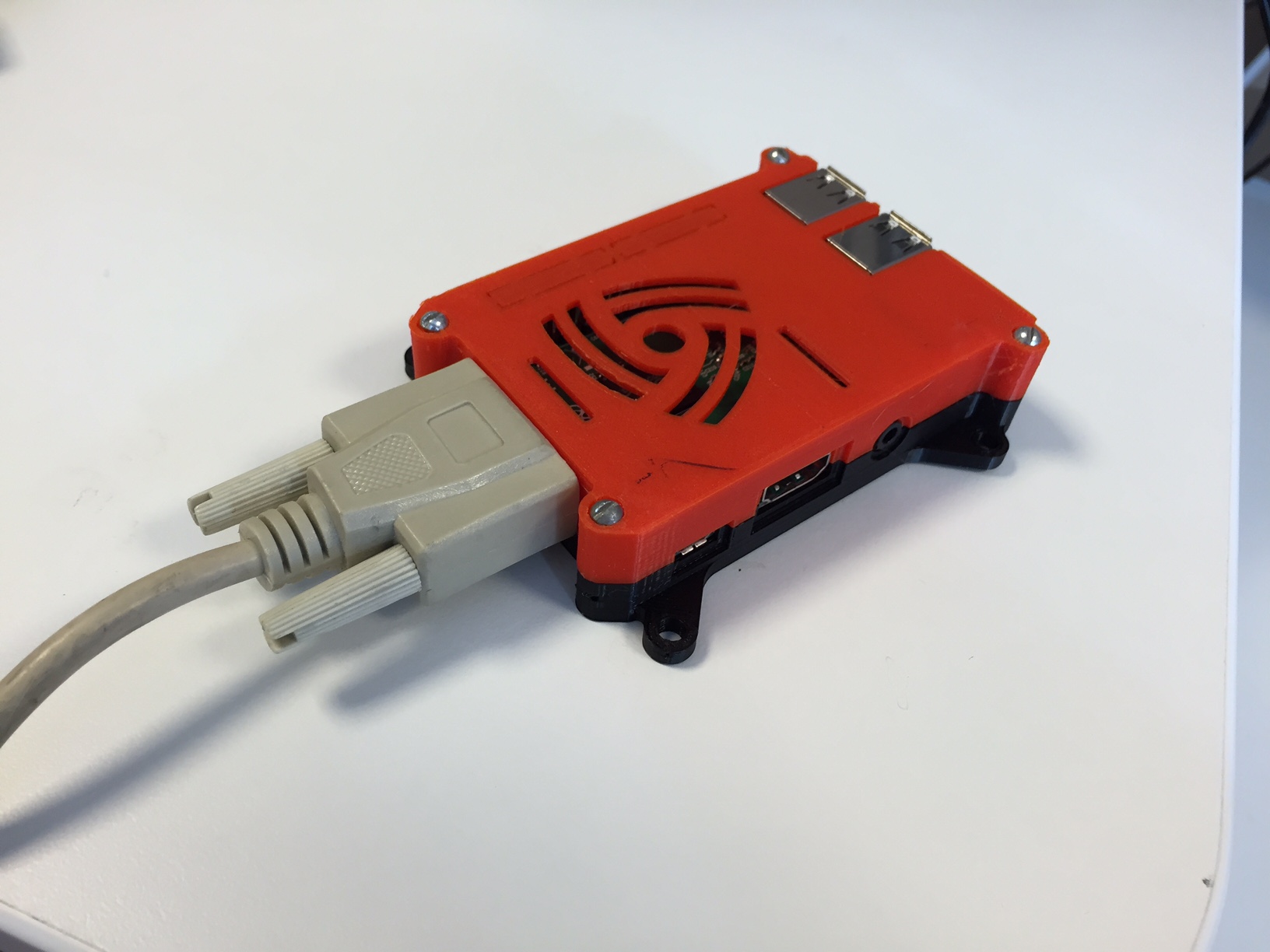 Raspberry Pi 2 (or B+) case with DB9/DE9/DE15 RS232/VGA hole