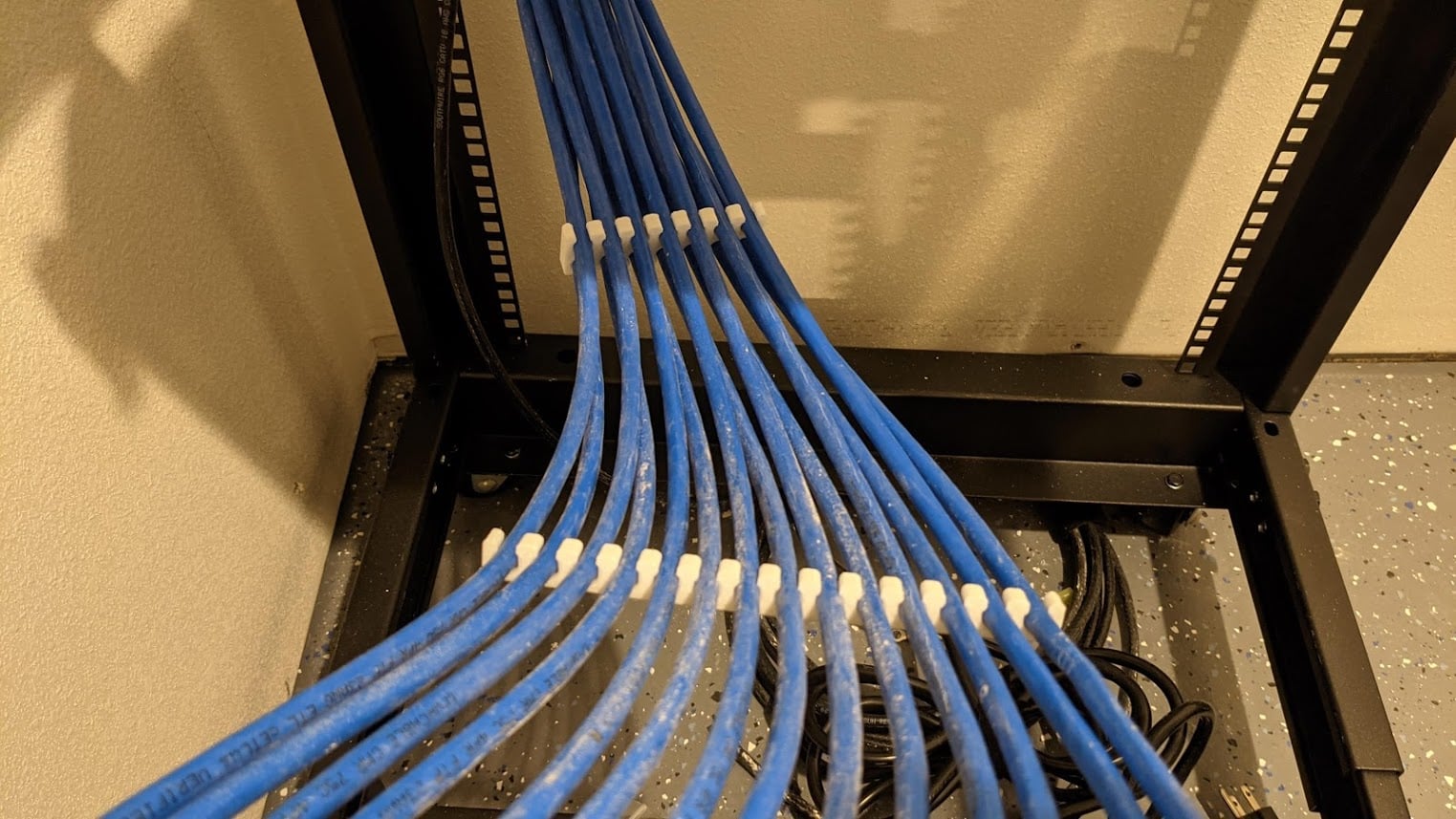 Network Cable Comb - 14 slots