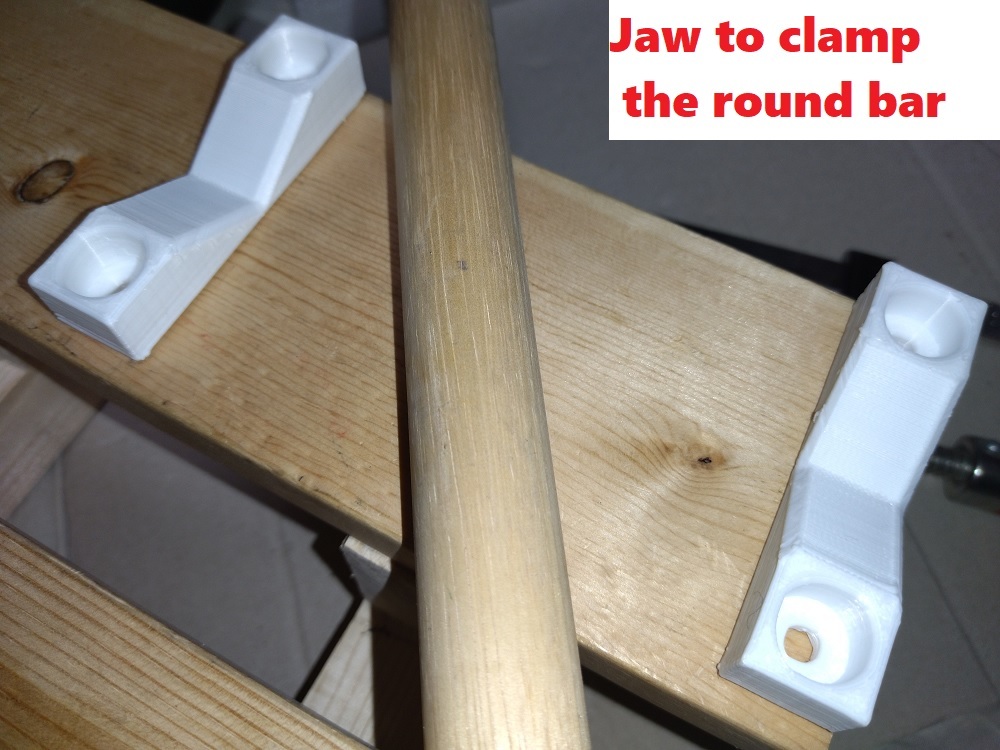 Jaw to clamp the round bar