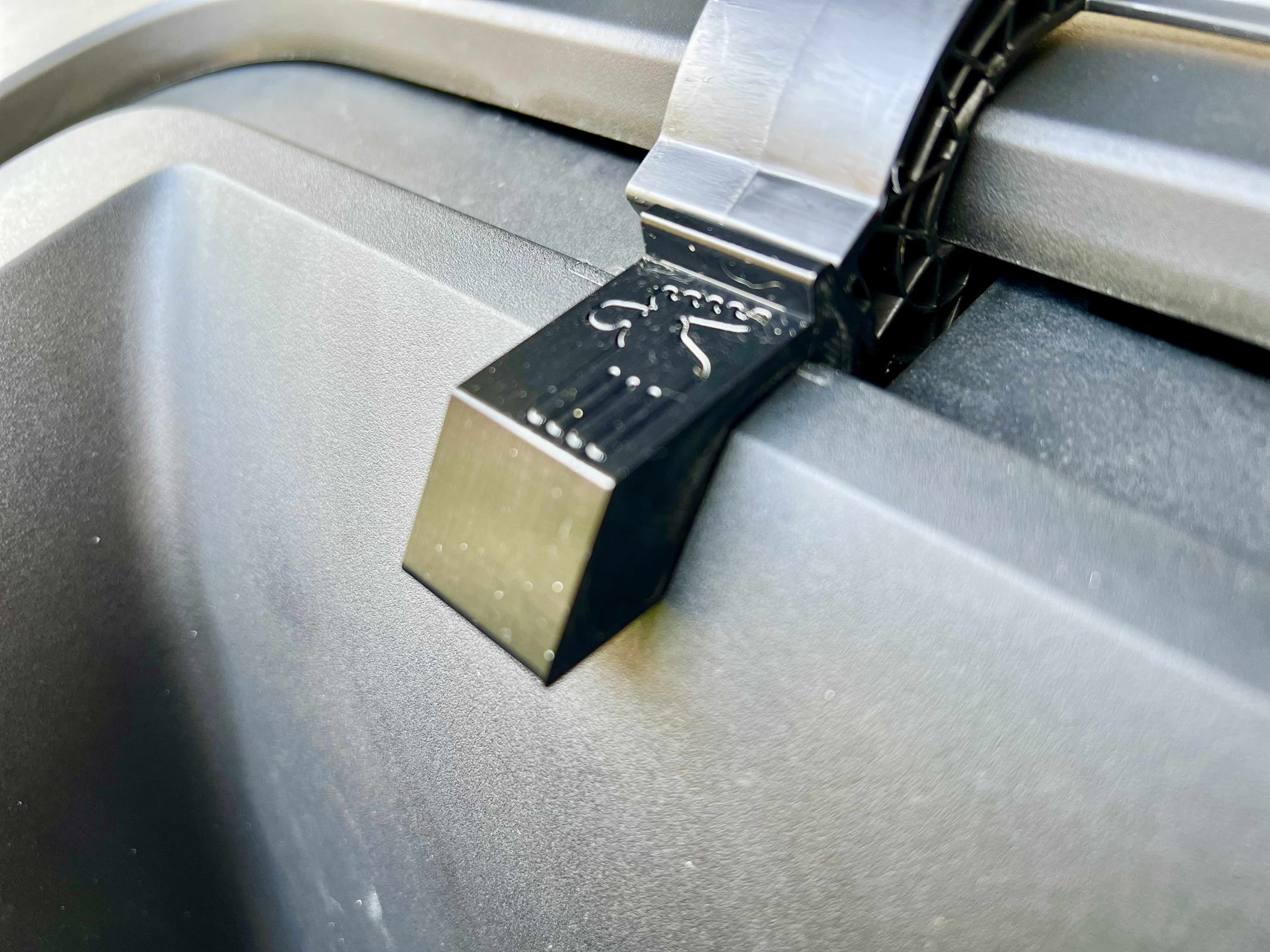 Volvo EX30 Bagaj kapağı tutucuları (Sadece Plastik Aparattır!!!)