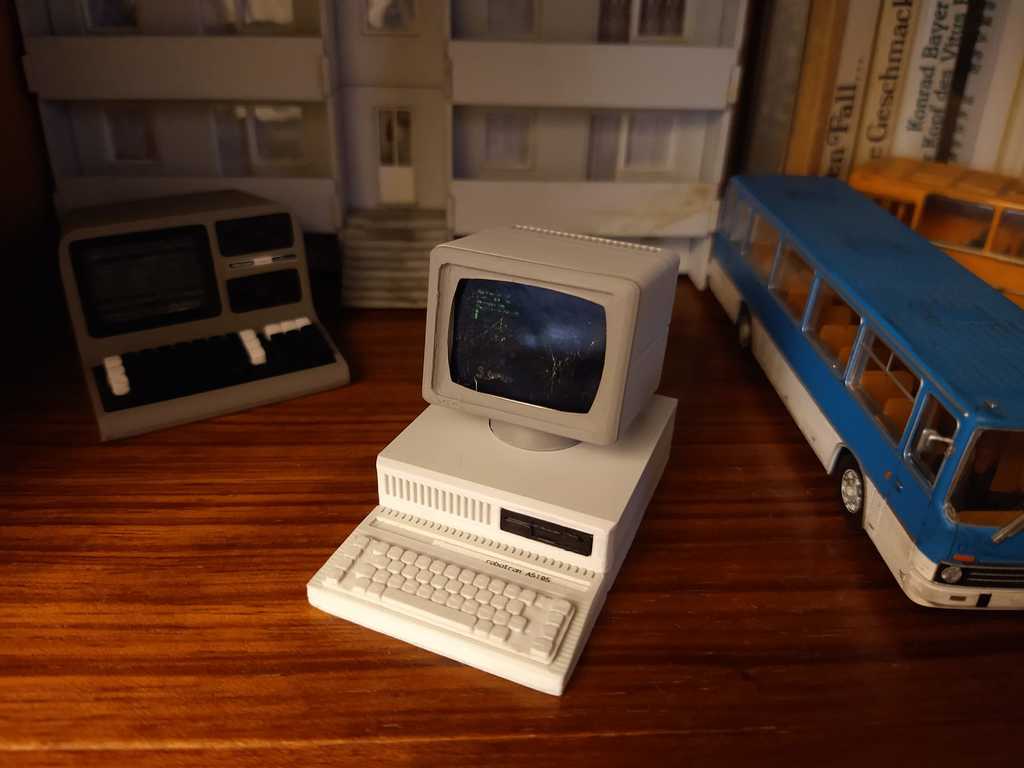 Robotron BIC A5105 miniature retro computer GDR