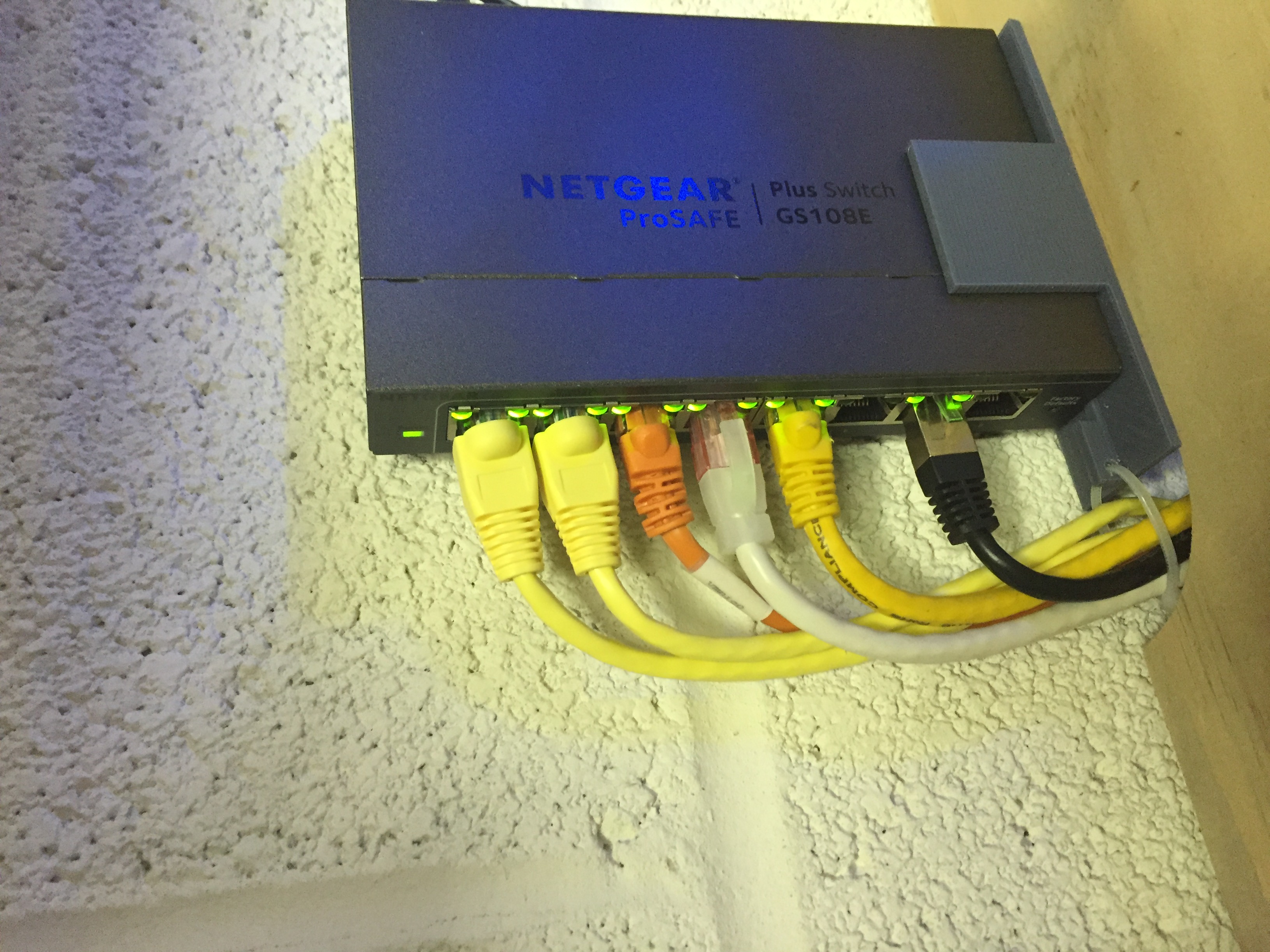 Netgear GS108 Stand