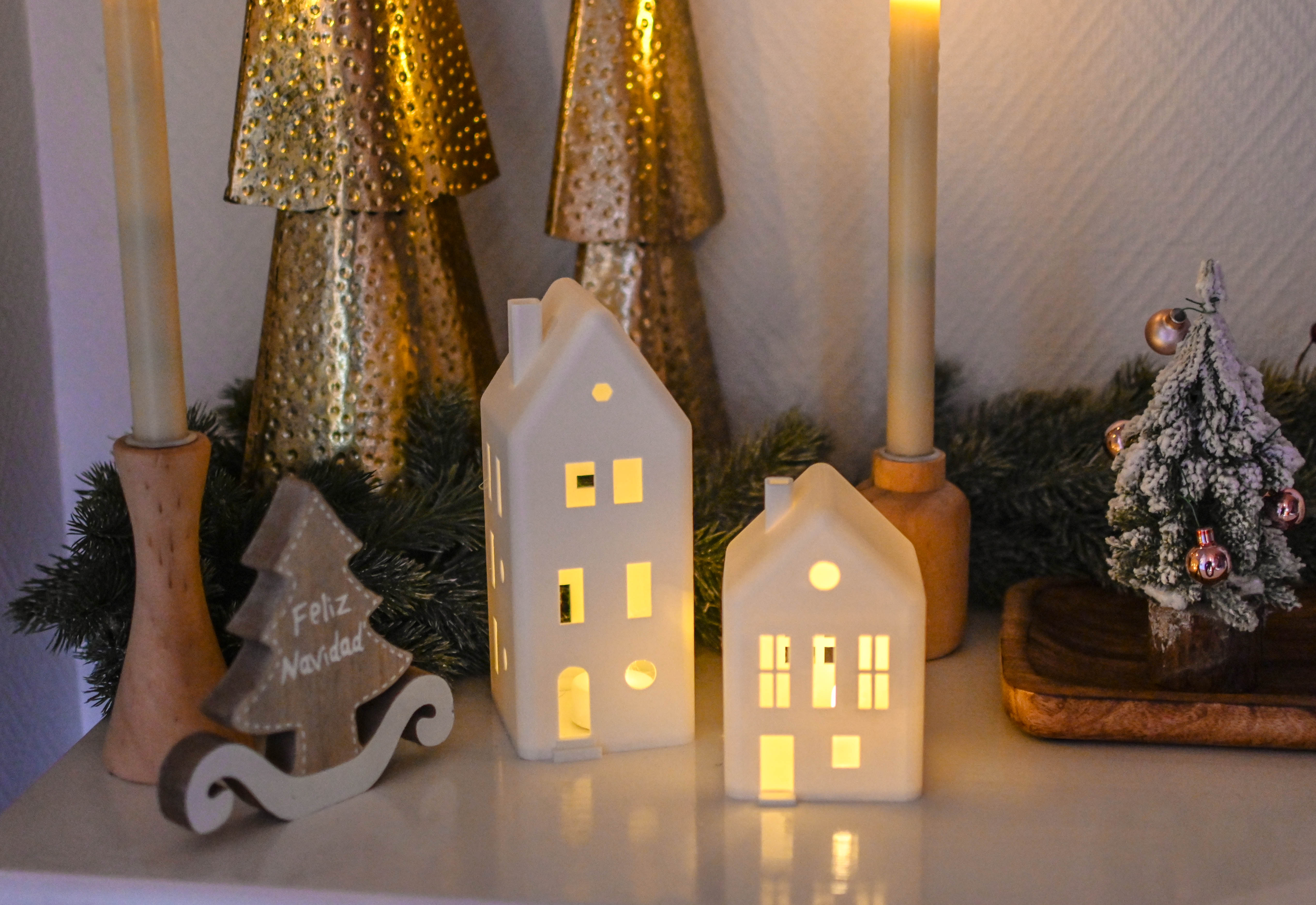 Weihnachtliches Lichthaus für LED-Teelichter