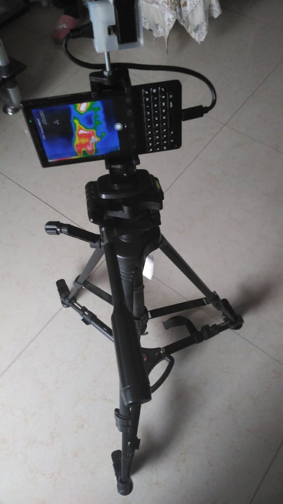 seek thermal pro mount for tripod and mobile phone. heat map