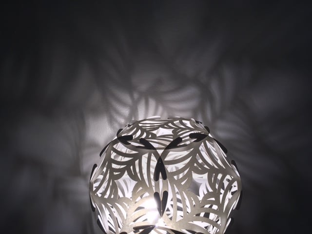 Dodecahedral shade