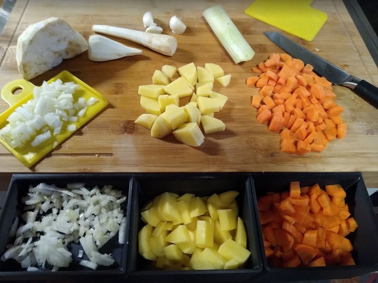 Cutting board helper
