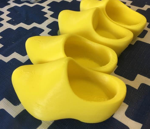 Doll shoes (clogs)