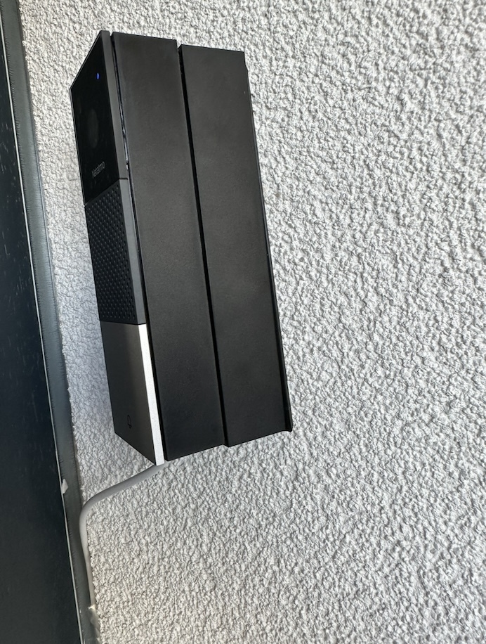 Netatmo doorbell mount to use with USB cable (to put over angled mount)