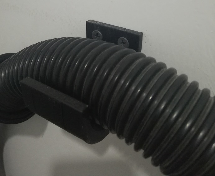Vacuum cleaner hose holder
