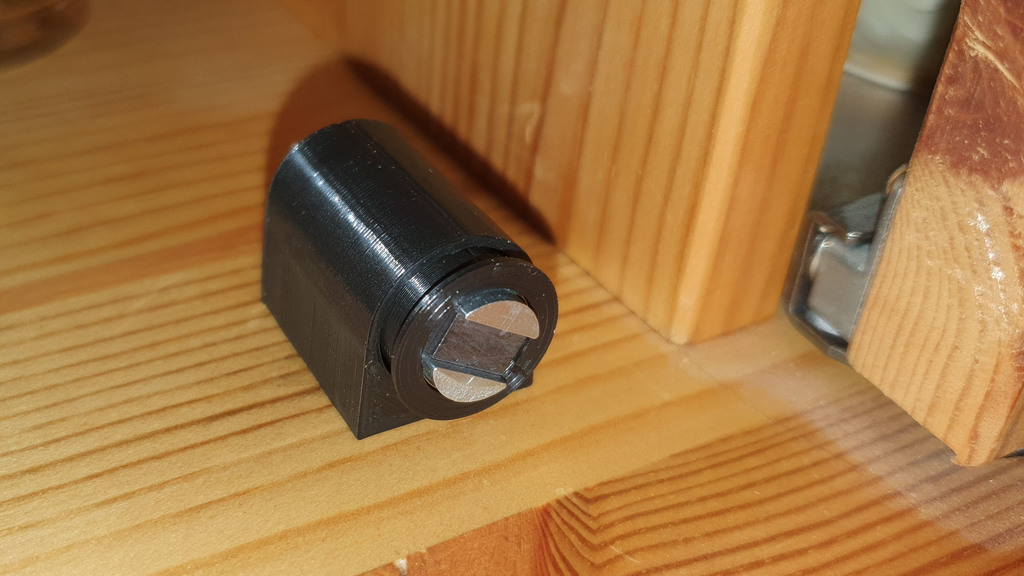 Magnetic cabinet catch, adjustable (Magnetschnäpper)