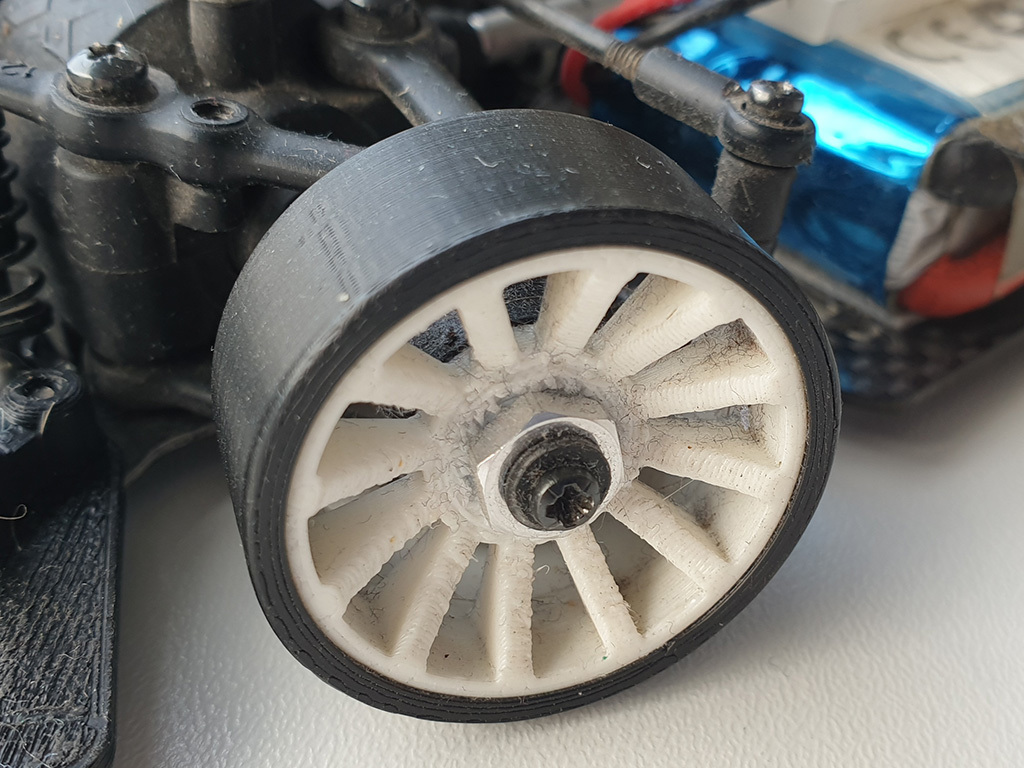 Xray M18 PRO Wheel + Drift Tire