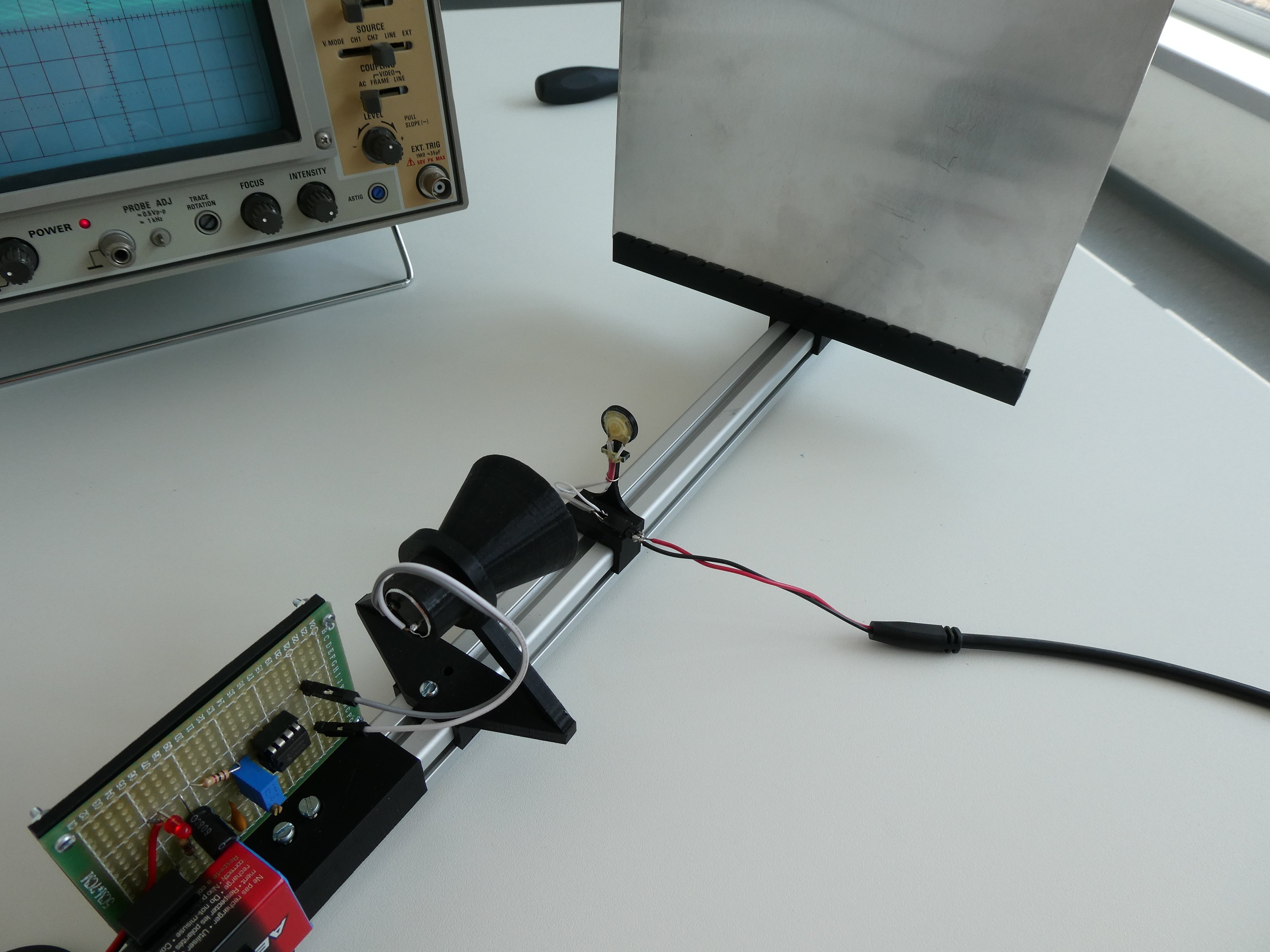 Ultrasonic experiments 2: Standing wave