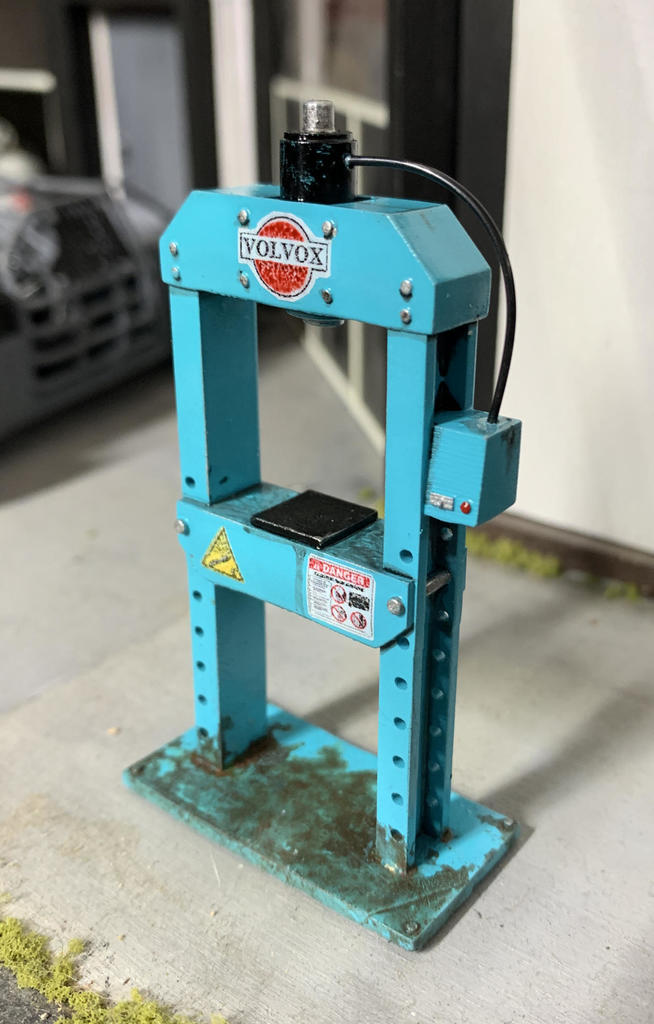 Small Scale Hydraulic Press