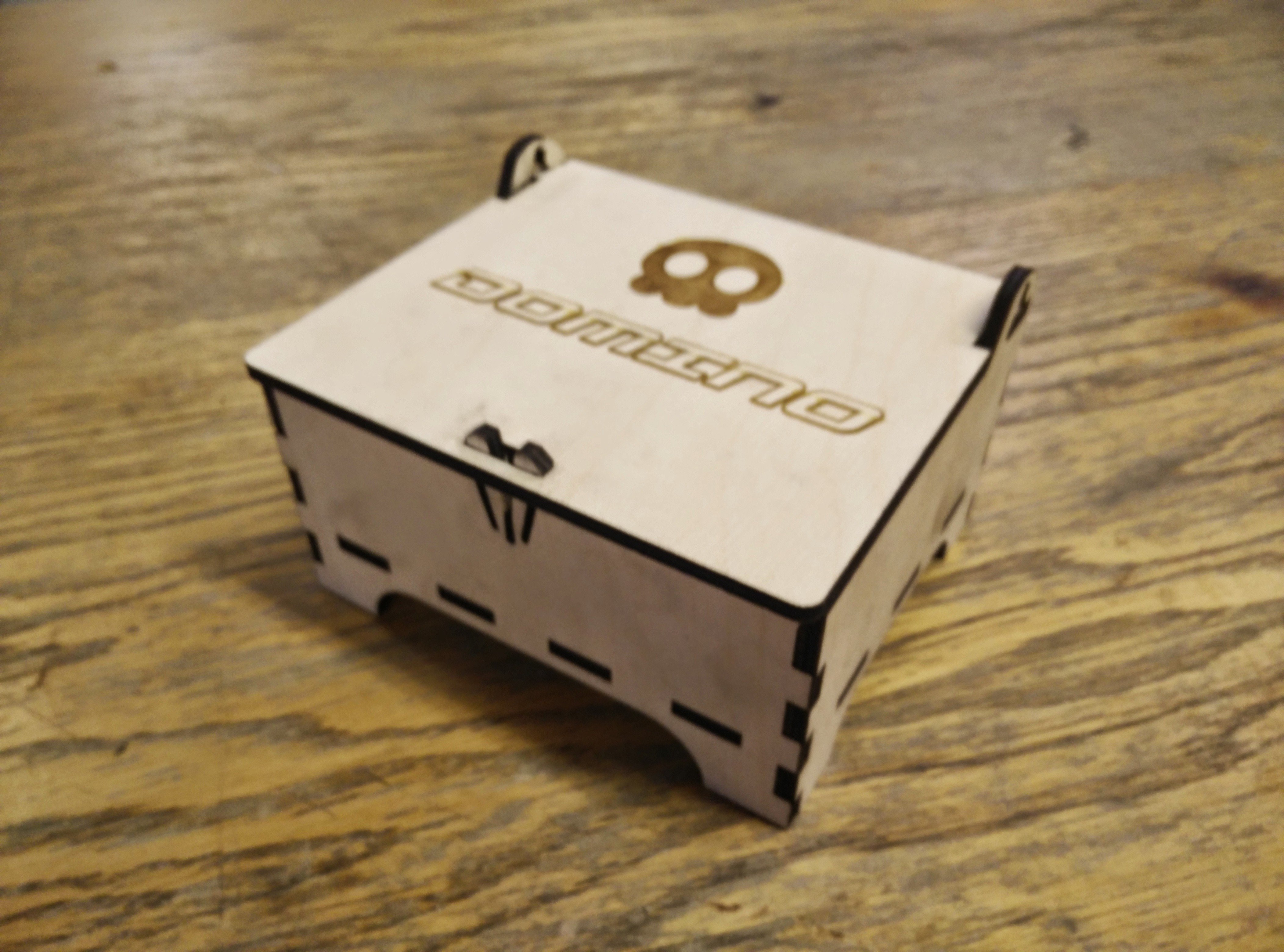 Laser cut box for a set of 50x30 domino