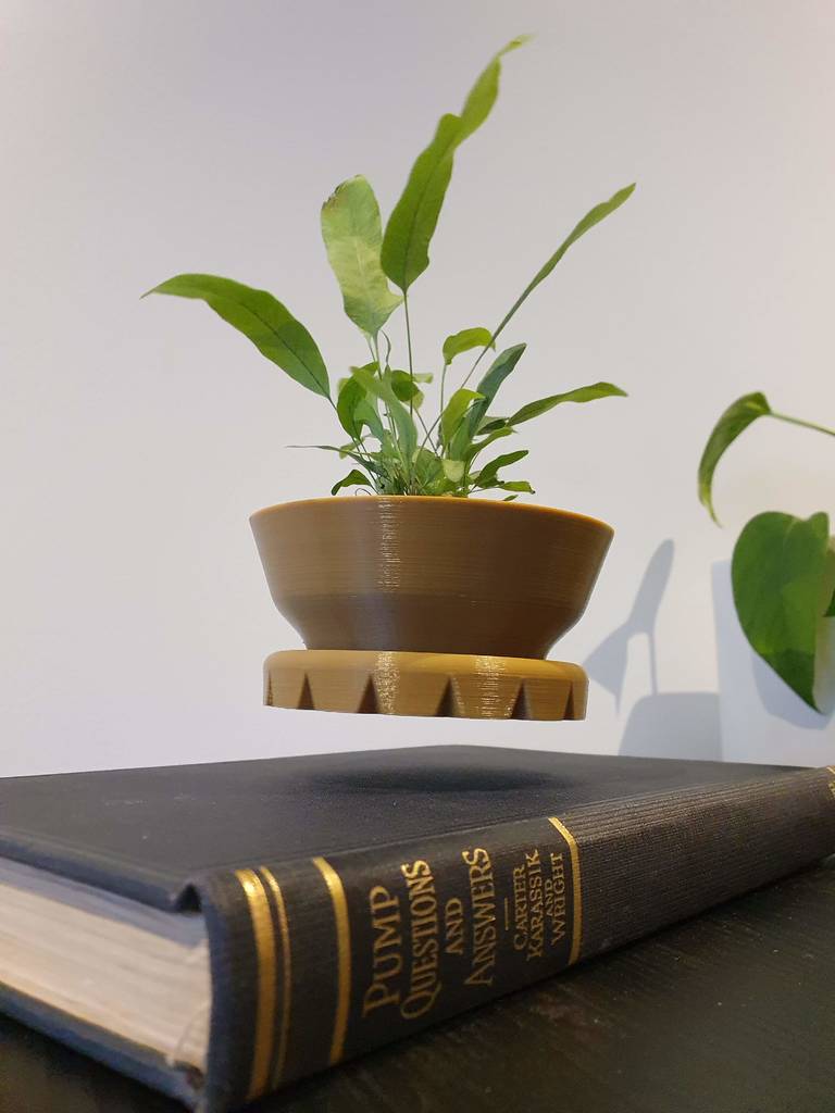 Cool levitating pot plant / planter