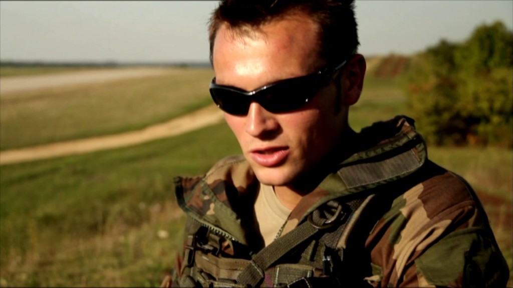Androide soldat de Jonathan, fusilier et parachutiste de l'armée de l'air avec des servomoteurs XL-320