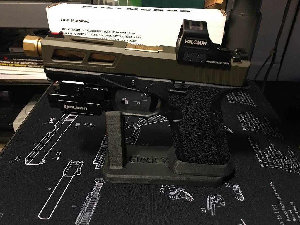 PF940C Stand Glock 19
