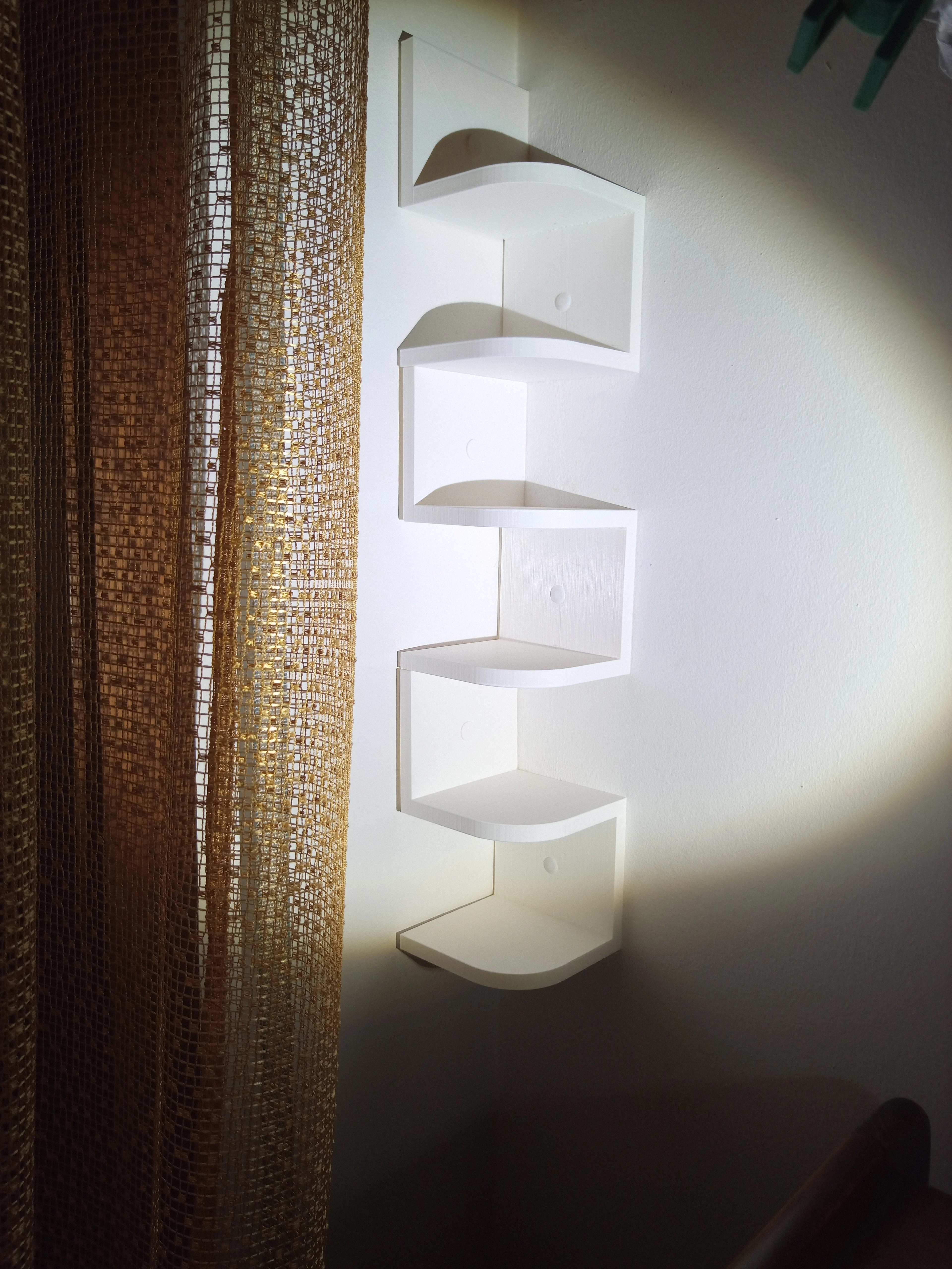 Corner shelf Stackable